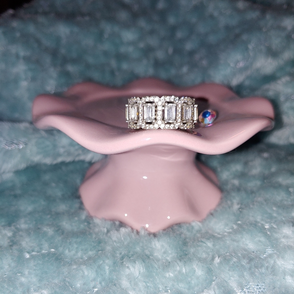 All around town ring